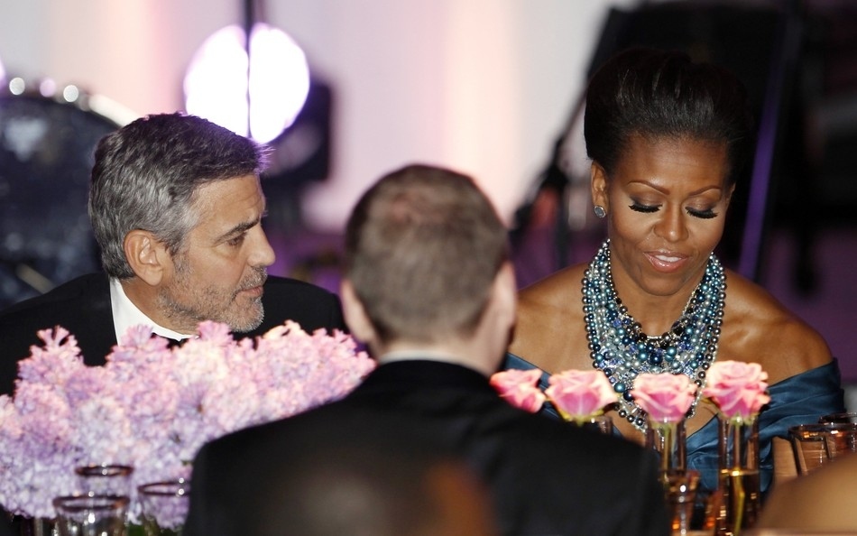 Ο Κλούνει σε δείπνο με την Μισέλ Ομπάμα