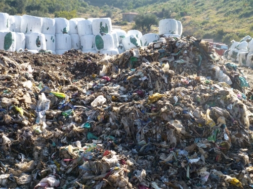 Η «Ηλέκτωρ» του Μπόμπολα πάει Καλαμάτα για τα σκουπίδια
