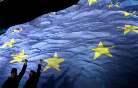 Σύγκρουση κορυφής για την αντιμετώπιση της κρίσης αναμένεται στις Βρυξέλλες