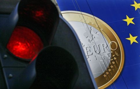 Ούτε ευρώ στην Ελλάδα μέχρι να κρίνει το Eurogroup ότι το μνημόνιο ξανακυλάει