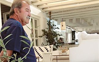 Δωρεάν διακοπές στη Μύκονο για τον Τραγάκη αφου διόρισε τους συγγενείς του