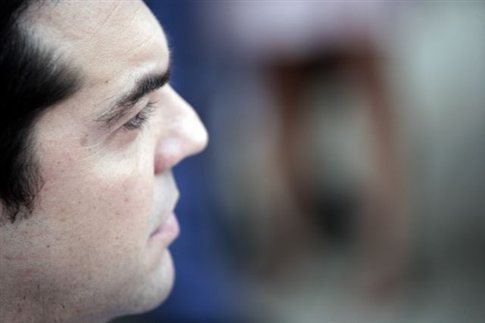 «Ο άνθρωπος που κάνει το ευρώ να τρέμει» γράφει για τον Αλ.Τσίπρα η αργεντίνικη Pagina12