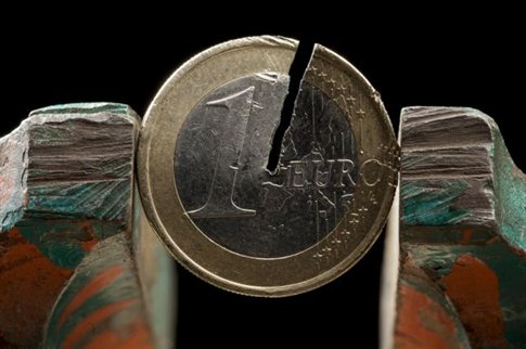 Σενάρια για νέο κούρεμα του ελληνικού χρέους στον οικονομικό Τύπο