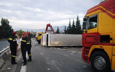 Τέσσερις νεκροί από ανατροπή τουριστικού λεωφορείου στη Θεσσαλονίκη