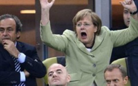 Την «πατήσαμε»: Η Μέρκελ ήρθε φορώντας το σακάκι του αγώνα Ελλάδα-Γερμανία στο EURO...