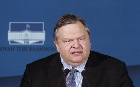 Βενιζέλος: Η τρόικα παίζει με τη φωτιά