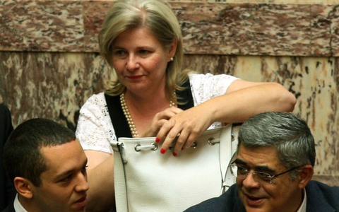 Ζαρούλια: «Τρισάθλιοι» και «υπάνθρωποι» οι μετανάστες