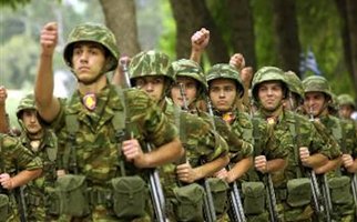 Κατάργηση της στρατιωτικής θητείας προτείνει η τρόικα. Tι απαντά το υπουργείο Εθνικής Άμυνας