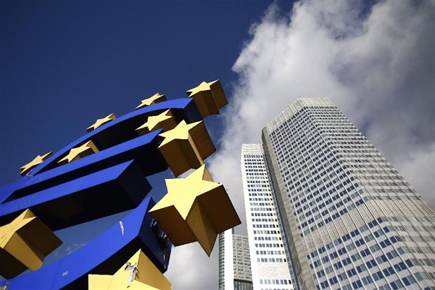 Αντιφατικές δηλώσεις για το ελληνικό χρέος στο «παραπέντε» του Eurogroup