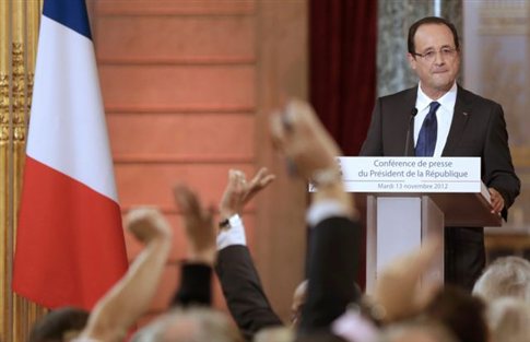 Θετικά, ως επί το πλείστον, αποτιμάται η «επικοινωνιακή αντεπίθεση» Ολάντ