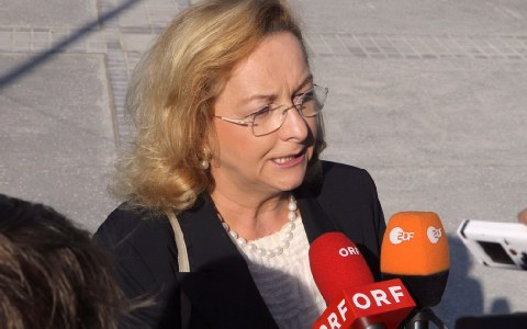 Φέκτερ: Ας μην περιμένει η Ελλάδα άλλη βοήθεια ή κούρεμα