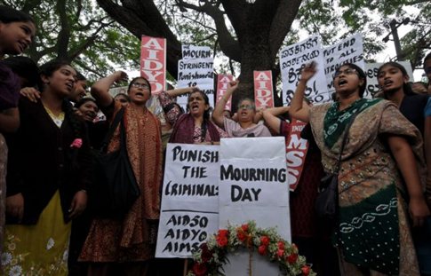 Πέθανε η Ινδή φοιτήτρια, θύμα βιασμού - Έκτακτα μέτρα στο Νέο Δελχί