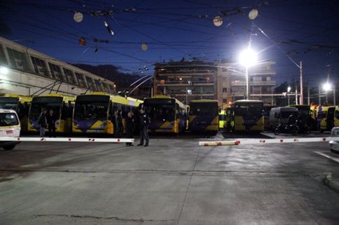 Εμπλοκή με την πλήρη κυκλοφορία των τρόλεϊ, την Τρίτη η απόφαση για τα λεωφορεία