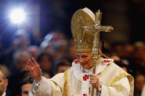 Βολές από τον Πάπα Βενέδικτο κατά του «αχαλίνωτου καπιταλισμού»