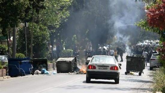 Επεισόδια στην λεωφόρο Δεκελείας από οπαδούς της ΑΕΚ