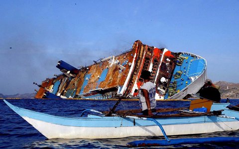 Δύο νεκροί, οκτώ αγνοούμενοι από ναυάγιο ανοιχτά της Μεθώνης