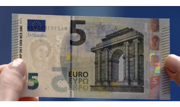 Κυκλοφορεί τη Μ. Πέμπτη το νέο χαρτονόμισμα των 5 ευρώ - ποιες είναι οι διαφορές