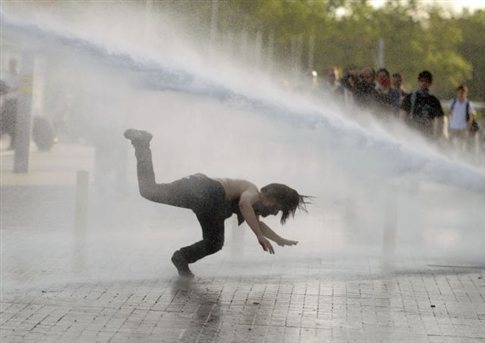 «Βομβαρδίστηκε» από χημικά η Κωνσταντινούπολη, ασύλληπτη αστυνομική βία