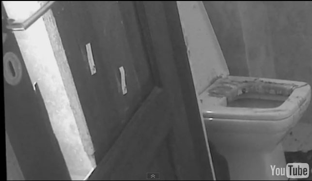 Υπόθεση Πιστόριους: Στη δημοσιότητα φωτογραφίες από την τουαλέτα όπου πυροβόλησε τη σύντροφό του