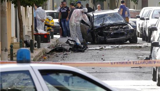 «Οι Πυρήνες της Φωτιάς» πίσω από τη βόμβα στο Ι.Χ. της διευθύντριας των φυλακών Κορυδαλλού