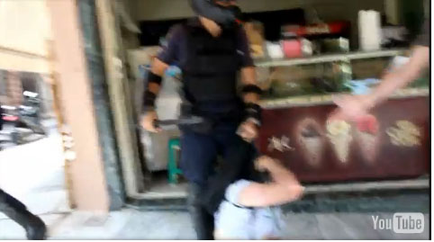 Βίαιη διάλυση από την αστυνομία συγκέντρωσης υπέρ του Κ.Σακκά