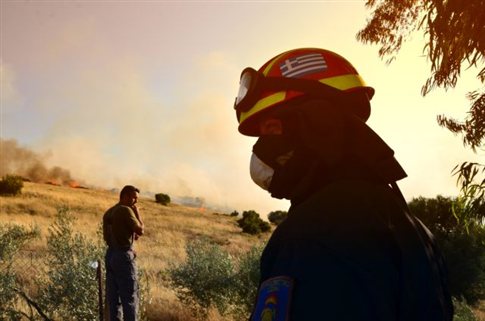Σε ύφεση το πύρινο μέτωπο στη Σάμο, δύο προσαγωγές υπόπτων