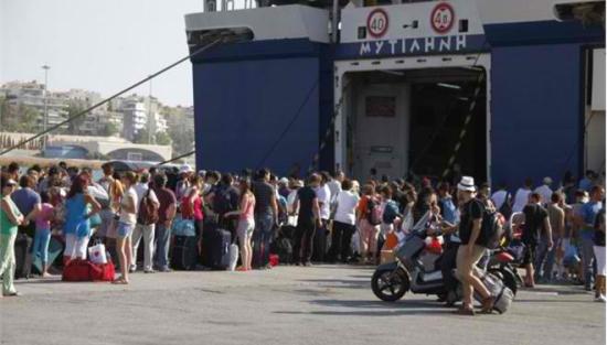 Αυξημένη κίνηση στο λιμάνι του Πειραιά