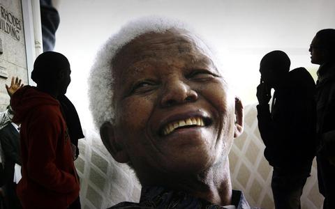Γκάφα Μπους: Εστειλε συλλυπητήρια για τον Μαντέλα