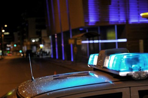Προσαγωγές 17 ατόμων έξω από τα γραφεία της ΧΑ στον Πειραιά