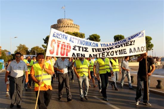 Όποιος σώσει τη χώρα να τη σώσει μαζί με το λαό της, λένε οι φορείς στη ΔΕΘ