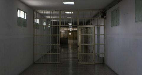Κρατούμενος μαχαίρωσε αρχιφύλακα στις φυλακές Κορυδαλλού