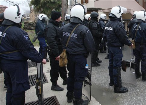 Επέμβαση των ΜΑΤ σε κατάληψη εργαζομένων στην Εύβοια