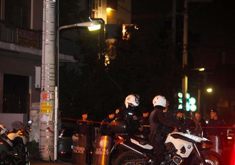 Με τουλάχιστον 15 σφαίρες γάζωσαν τους νεαρούς έξω από τα γραφεία της Χρυσής Αυγής