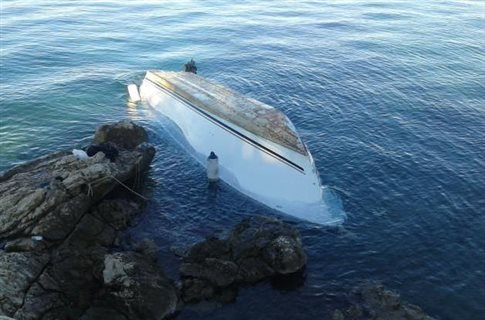 Δώδεκα νεκροί σε ανατροπή σκάφους μεταναστών στη Λευκάδα