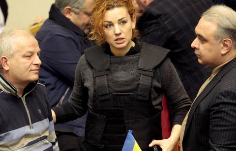 Με αλεξίσφαιρο γιλέκο στην ουκρανική βουλή