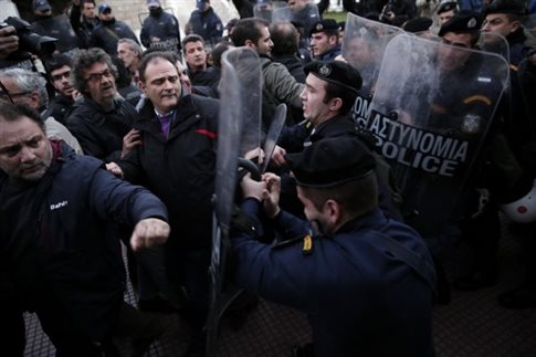 Συγκέντρωση στα Προπύλαια για τις λαϊκές και εργατικές ελευθερίες