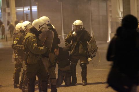 Μικροεπεισόδια και ένας τραυματίας στο αντιφασιστικό