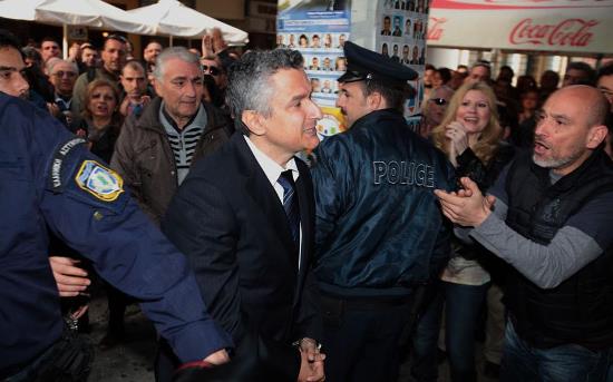 Στον Κορυδαλλό ο πρόεδρος της ΕΤΕΚΑ, ελεύθερα με περιοριστικούς όρους ακόμη τέσσερα άτομα