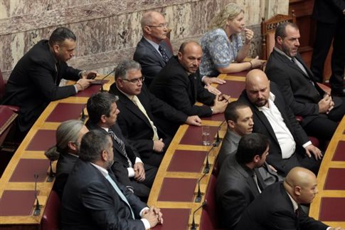 Συνομιλίες με βουλευτές της ΝΔ και του ΣΥΡΙΖΑ επικαλείται ο Ηλίας Κασιδιάρης