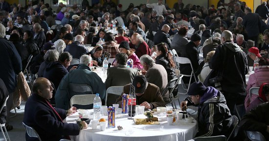 Πασχαλινό τραπέζι την Κυριακή το μεσημέρι