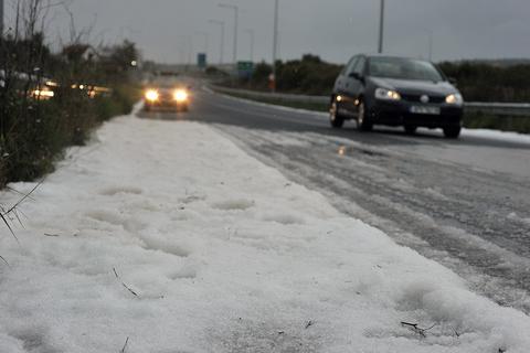 Επιδείνωση του καιρού με καταιγίδες και χαλαζόπτωση σήμερα και αύριο