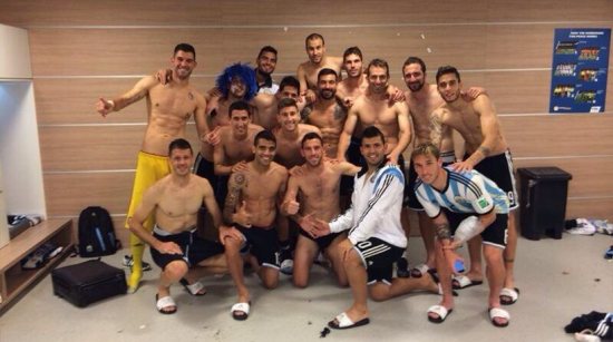 Με μια selfie στα αποδυτήρια γιόρτασαν οι Αργεντίνοι την πρόκριση στον τελικό