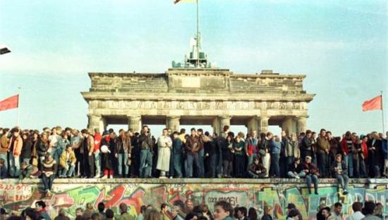 Ενας στους πέντε νεαρούς Γερμανούς δεν έχει ακούσει για το Τείχος του Βερολίνου!