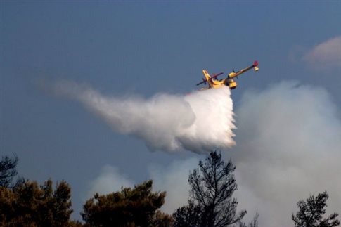 Συνεχίζεται η μάχη των πυροσβεστών στο πύρινο μέτωπο της Μεσσηνίας