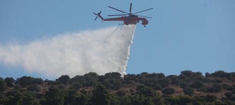 Μαίνεται πυρκαγιά στην Κίσσαμο Χανίων - Εκκενώθηκε οικισμός