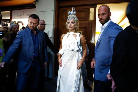 Lady Gaga: Ελληνες, είμαστε υπερήφανοι για την πατρίδα σας