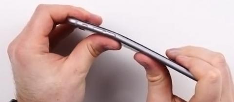 Κι όμως, το iPhone 6... λυγίζει