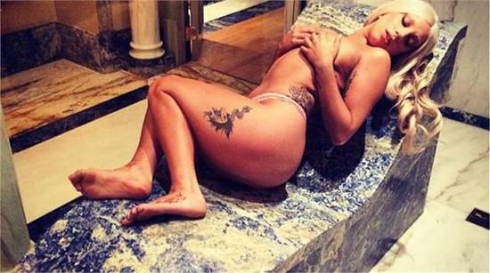 Lady Gaga: Εστειλε γυμνές φωτογραφίες της από τη σουίτα του «Μεγάλη Βρεταννία»