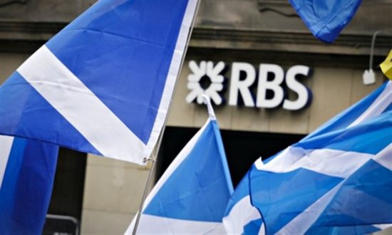 Βρετανία: Τράπεζες προετοιμάζονται για «αμόκ αναλήψεων» από Σκωτία