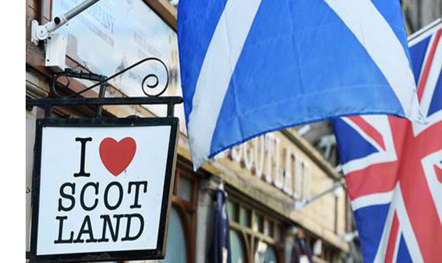 Οι Σκωτσέζοι αρνήθηκαν την απόσχιση με 54%, σύμφωνα με σφυγμομέτρηση μετά την κάλπη